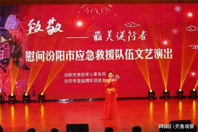 7岁小孩哥街头敲碗超燃秀翻全场