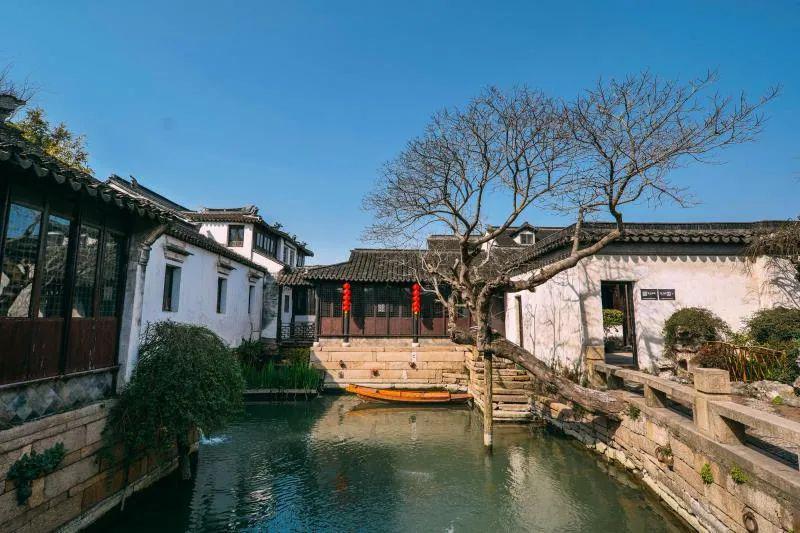 你好，请问打开地暖开关就听到电表后面墙体内有煮沸水的开锅声音，还有翁翁声，还有烧电线味道怎么回事？游戏画面