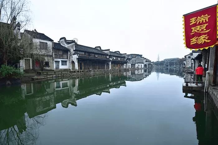 41岁的珠江台美女云菲，曾是薛乐的最佳拍档，丈夫梁宇成人生赢家